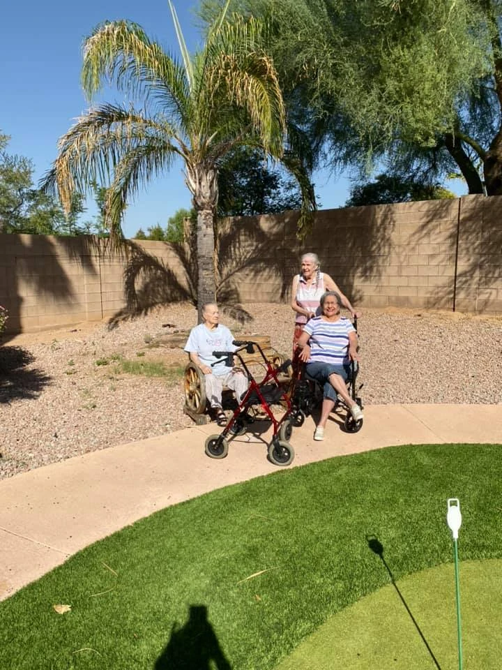 residents-in-yard-img