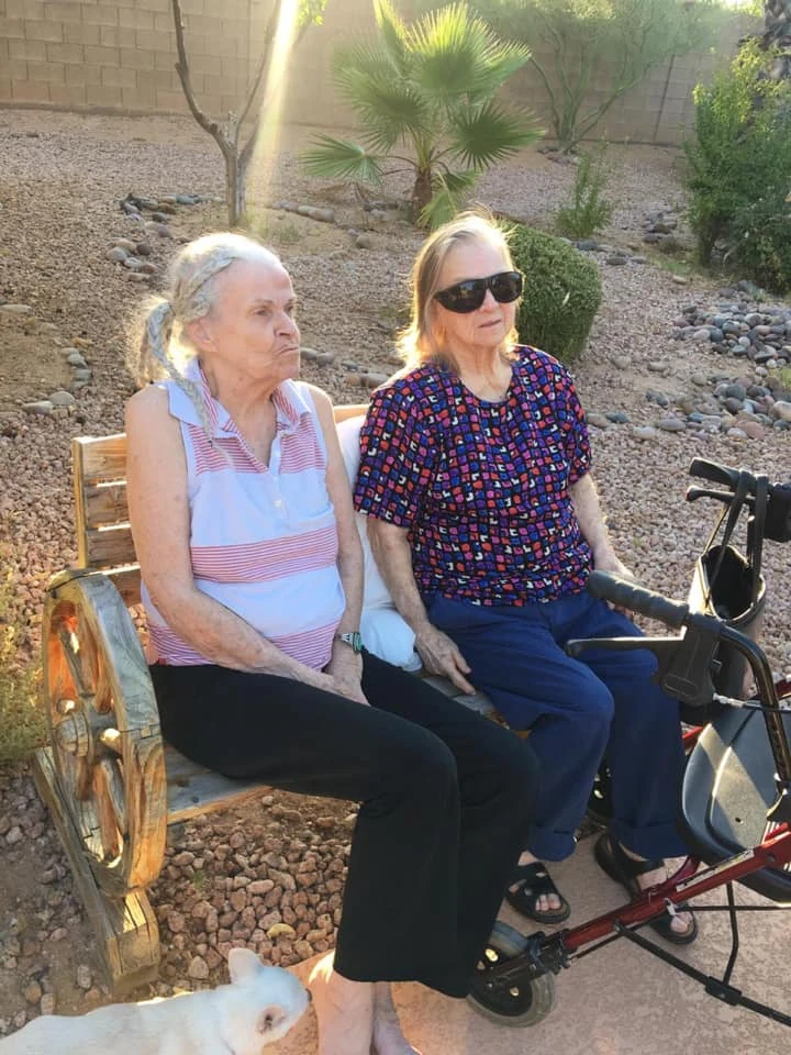 residents-relaxing-outside-img